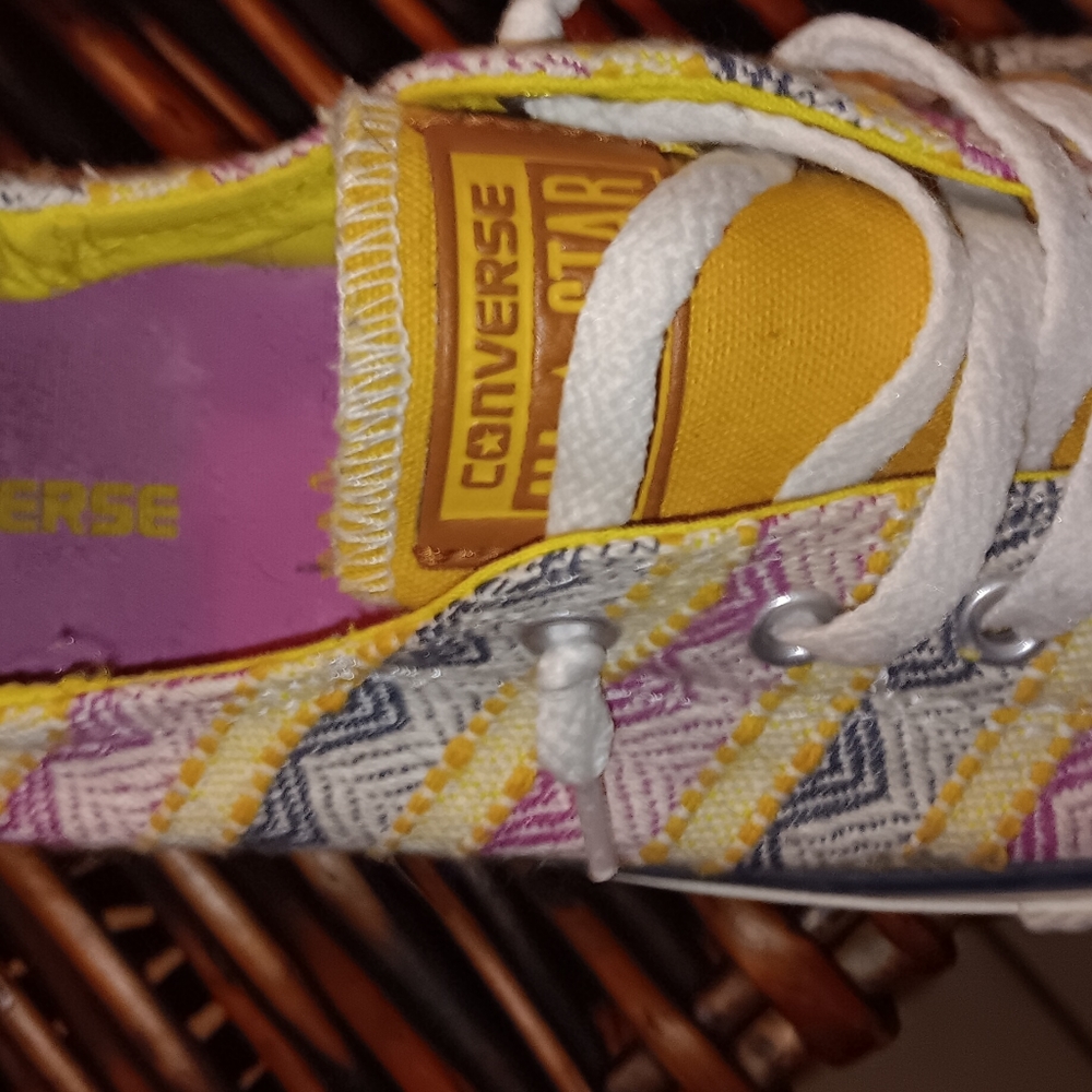 Converse - Picture 3 of 4